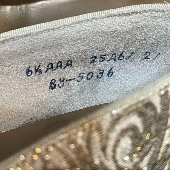 Huggins Shoes Dressy Heels Champagne Silver Gold Embossed Tapestry, size 6.5AAA