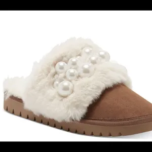 INC International Concepts Ilene cute slippers size 6