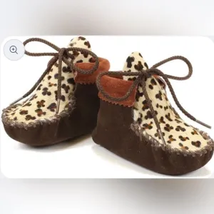 Itasca Leathergoods Baby/Infant Wapsi 'Meow' Leopard Moccasin/Shoes. Large. NWOT