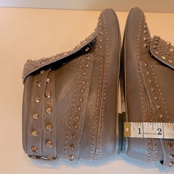 Ivy Kirzhner Gray Leather Rose Gold Studded Adobee Moccasin Boots Heels Size 8