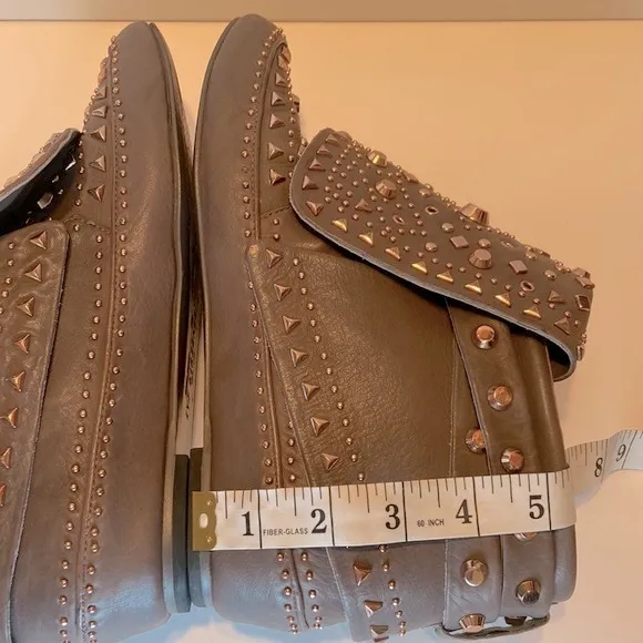 Ivy Kirzhner Gray Leather Rose Gold Studded Adobee Moccasin Boots Heels Size 8