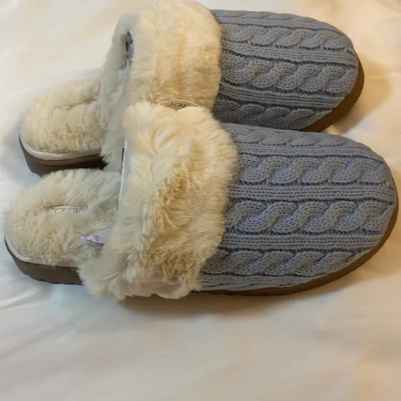 J. CREW Cozy Blue Cable Knit Slippers with Faux Fur