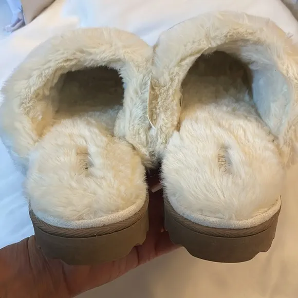 J. CREW Cozy Blue Cable Knit Slippers with Faux Fur