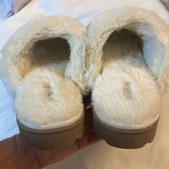 J. CREW Cozy Blue Cable Knit Slippers with Faux Fur