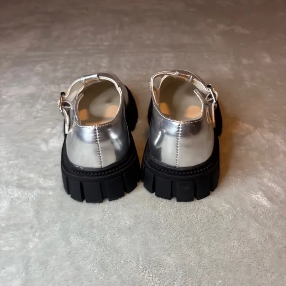 J.Crew Girls’ Lug-Sole T-Strap Shoes NWOT Silver Black Chunky Mary Jane Size 1