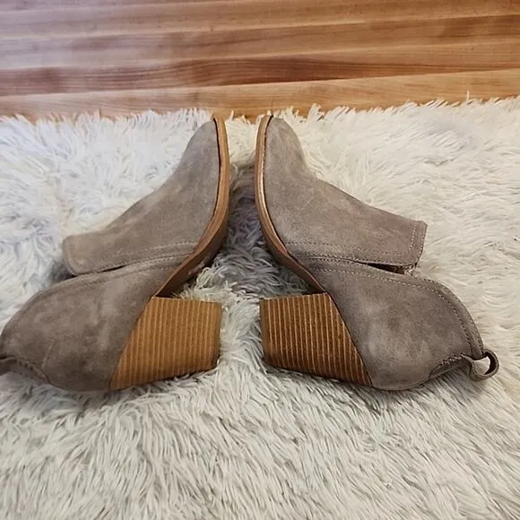JEFFREY CAMPBELL ROSEE SUEDE BOOTIES TAUPE WOMENS SIZE 10 NWOB