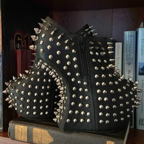 Jeffrey Campbell SHADOW-SPK Metal Spike Cantilever Heel Shoes Women's Size 6