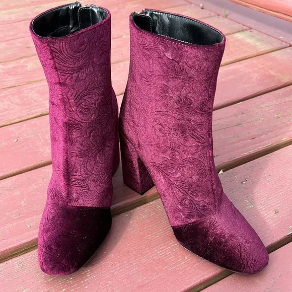 JESSICA SIMPSON size 8.5 paisley velvet zippered ankle boots.