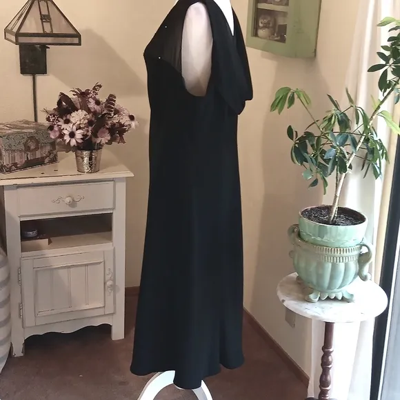 Jones New York Black Evening Dress. Quiet Luxury. Cocktail. Date Night.