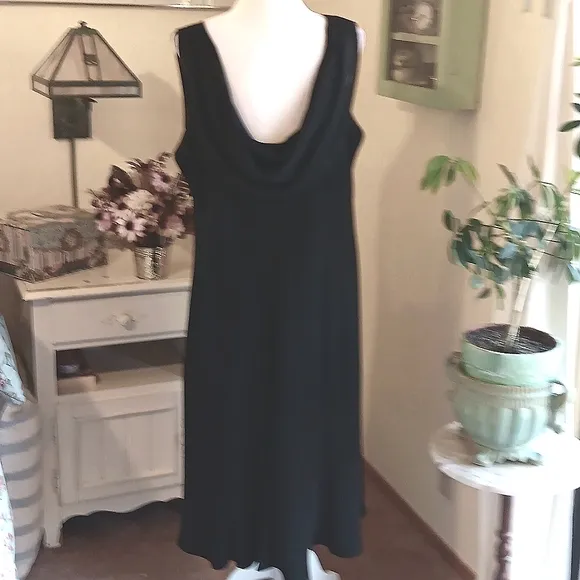 Jones New York Black Evening Dress. Quiet Luxury. Cocktail. Date Night.