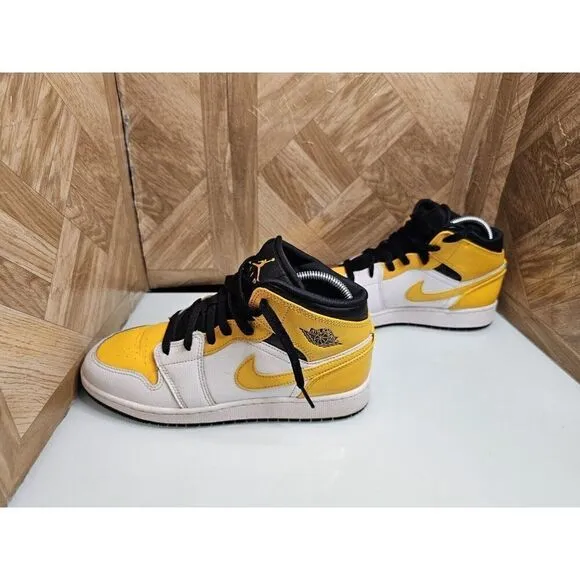 Jordan 1 Mid Women's University Gold Yellow Size 7.5.  623