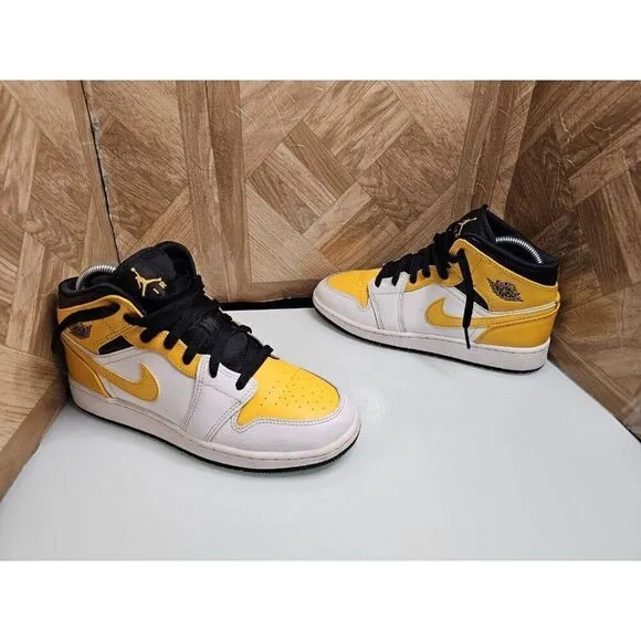Jordan 1 Mid Women's University Gold Yellow Size 7.5.  623