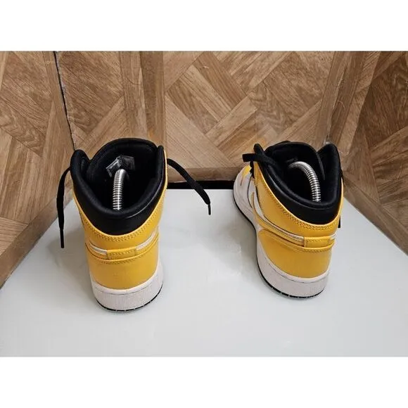 Jordan 1 Mid Women's University Gold Yellow Size 7.5.  623