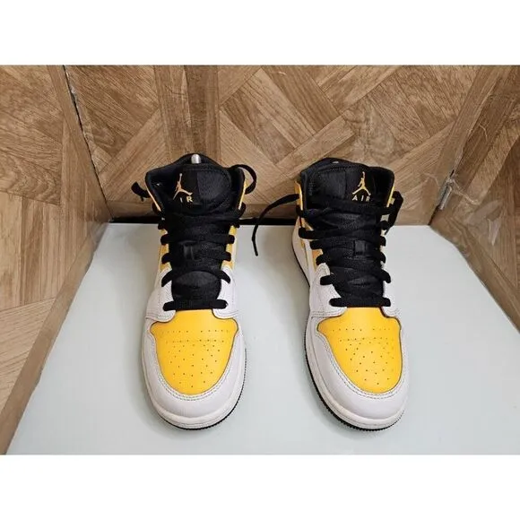 Jordan 1 Mid Women's University Gold Yellow Size 7.5.  623