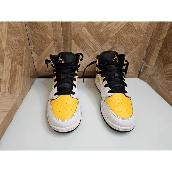 Jordan 1 Mid Women's University Gold Yellow Size 7.5.  623