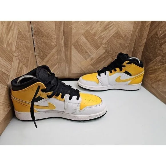 Jordan 1 Mid Women's University Gold Yellow Size 7.5.  623
