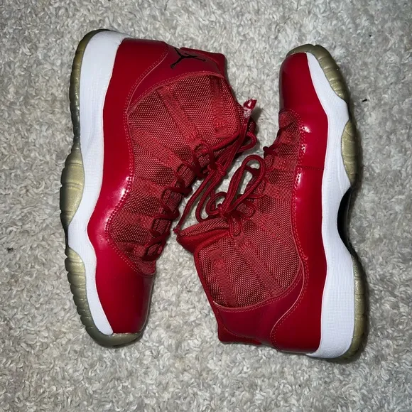 Jordan 11 Retro Win Like 96 size 7 youth (GS)
