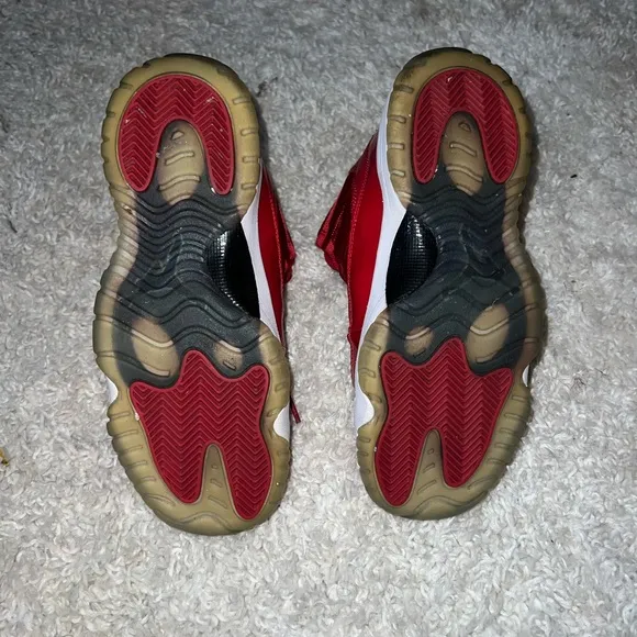 Jordan 11 Retro Win Like 96 size 7 youth (GS)