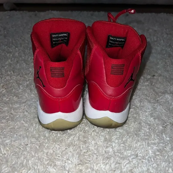Jordan 11 Retro Win Like 96 size 7 youth (GS)