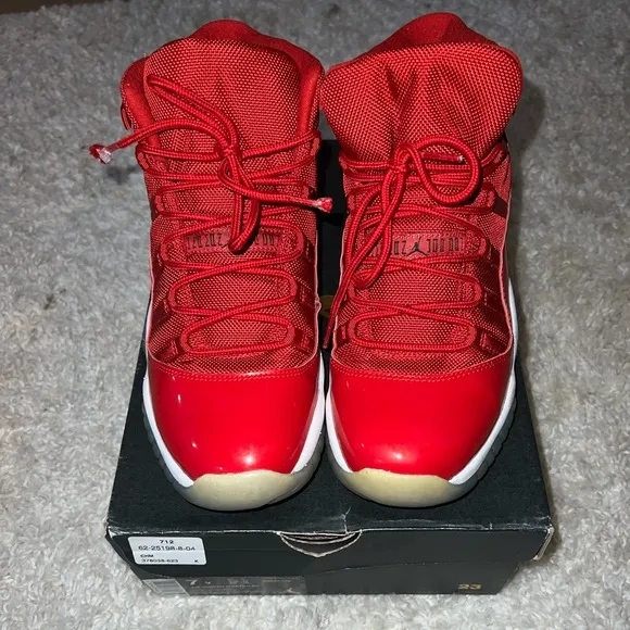 Jordan 11 Retro Win Like 96 size 7 youth (GS)