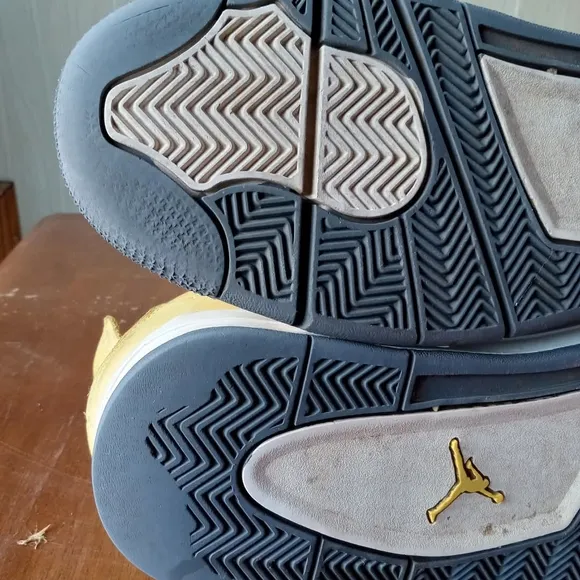 Jordan 4 Retro  Lightning Men's Size 11.5