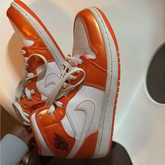 Jordan Air Jordan 1 Mid SE &quot;Electro Orange&quot; sneakers - size 7