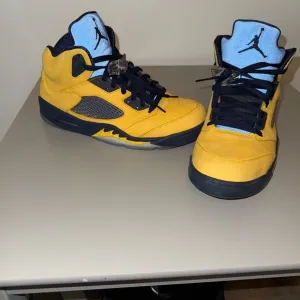 Jordan Athletic Shoes Yellow and Blue High-Top