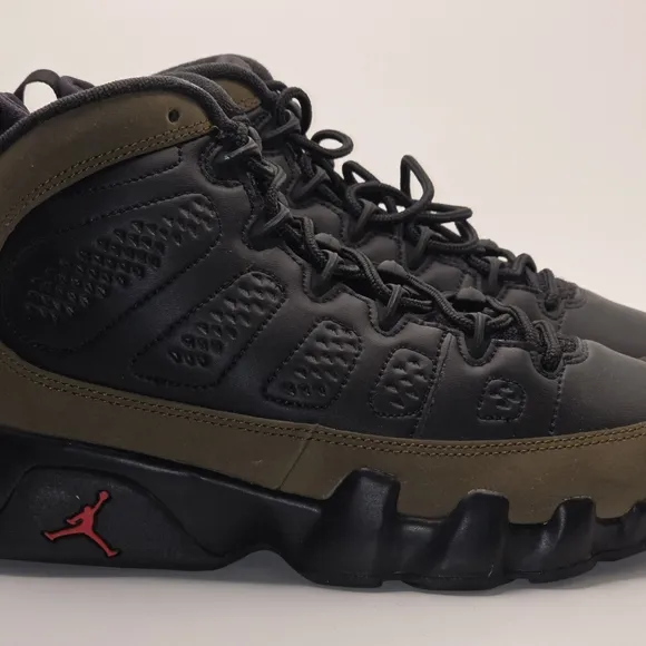 Jordan Men's Black and Brown Sneakers