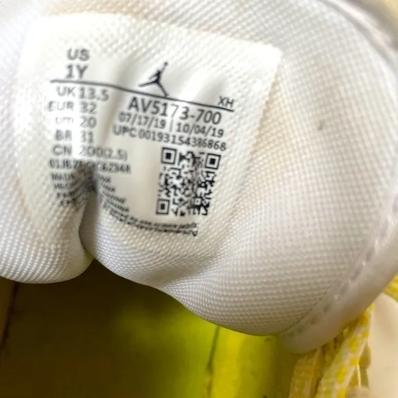 𝅺JORDAN Youth Air 1 Mid Gs Dynamic Yellow Size US 1Y