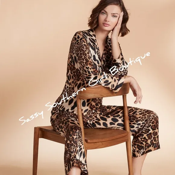 🆕⭐Josie Natori luxury leopard pajamas