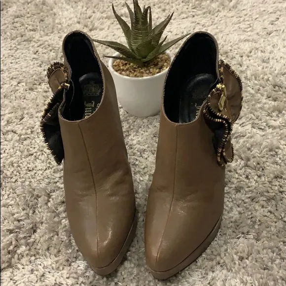 JUICY Couture leather ankle boots