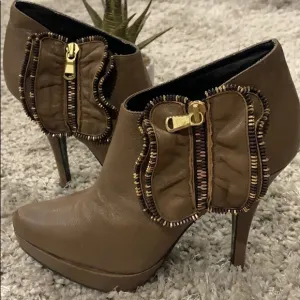 JUICY Couture leather ankle boots