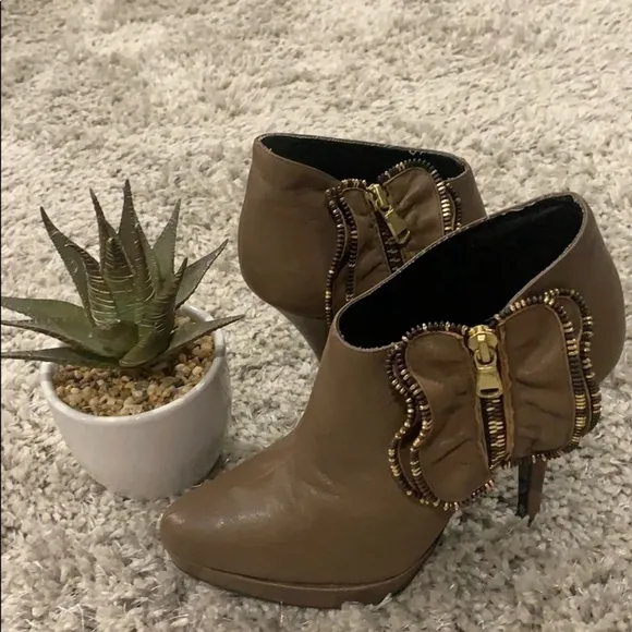 JUICY Couture leather ankle boots