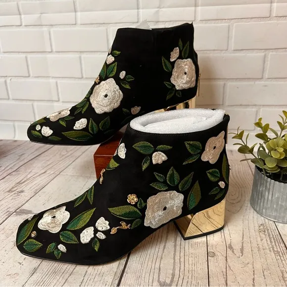 Karl Lagerfeld Harlow Suede Floral Embroidered Bootie Ankle Boots 9 Black Green