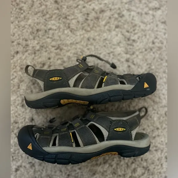 KEEN Men's Newport H2 Closed Toe Water Sandal 8.5