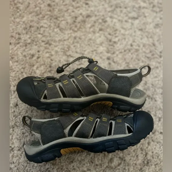 KEEN Men's Newport H2 Closed Toe Water Sandal 8.5