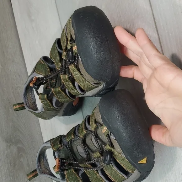 Keen Mens Outdoor Newport Waterproof Sandals shoes sz 9