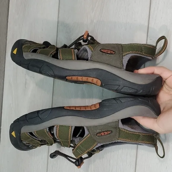 Keen Mens Outdoor Newport Waterproof Sandals shoes sz 9