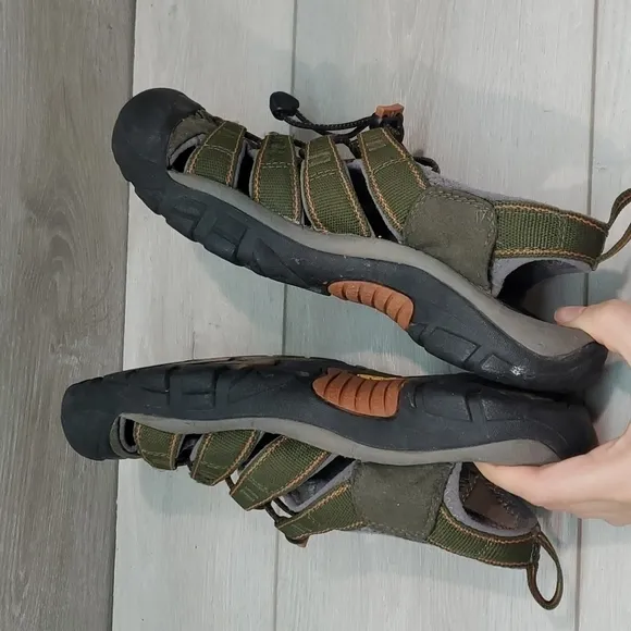 Keen Mens Outdoor Newport Waterproof Sandals shoes sz 9