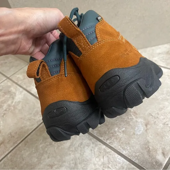Keen Pyrenees Waterproof Trail Hiking Boots Wore 1x Men’s USA 8 Damaged Bracket!