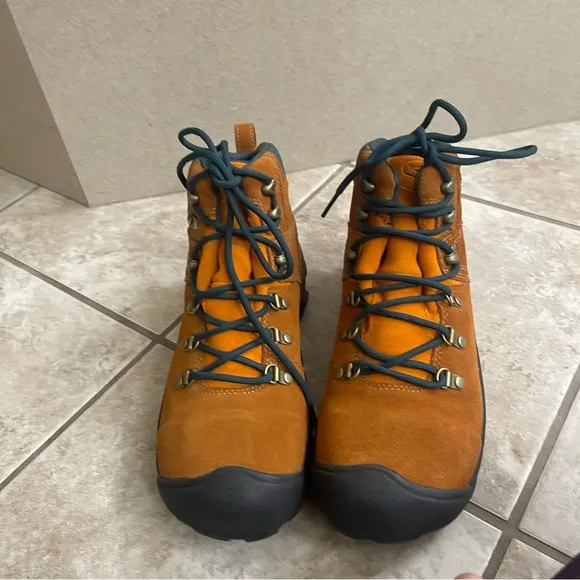 Keen Pyrenees Waterproof Trail Hiking Boots Wore 1x Men’s USA 8 Damaged Bracket!