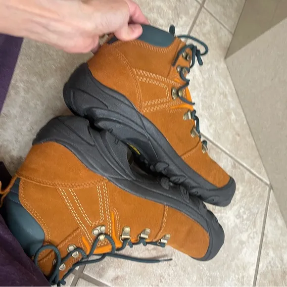 Keen Pyrenees Waterproof Trail Hiking Boots Wore 1x Men’s USA 8 Damaged Bracket!