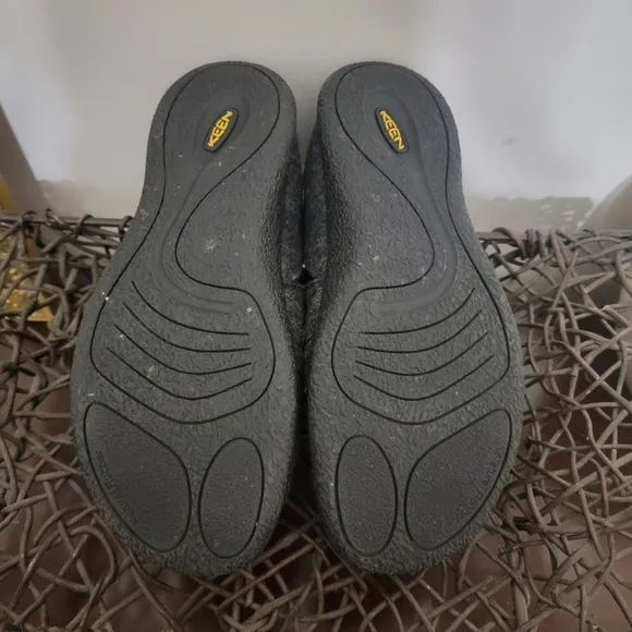 Keen Women’s Howser II Grey Felt Gray  Slip On Shoes Size 9.5