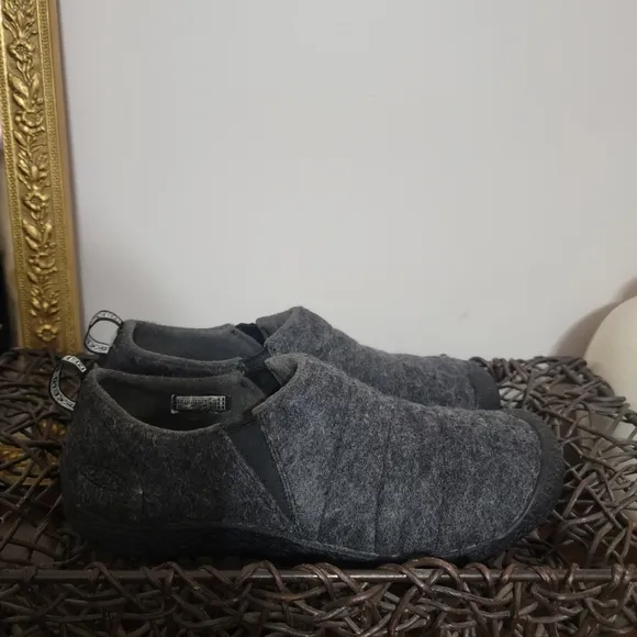 Keen Women’s Howser II Grey Felt Gray  Slip On Shoes Size 9.5
