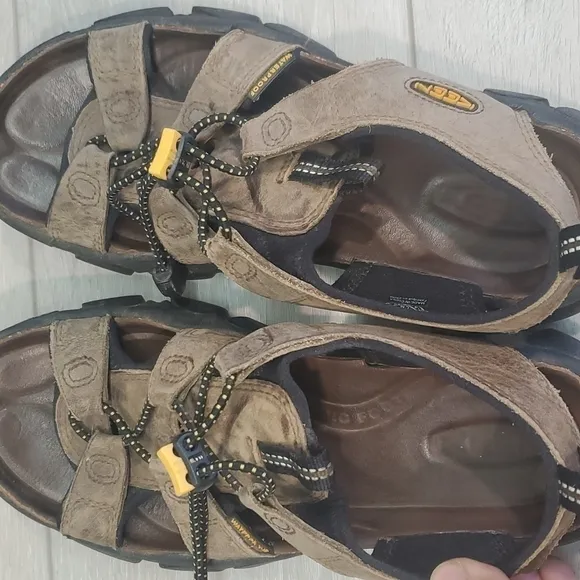 Keen Womens Outdoor Hiking Sandals Shoes sz 9
