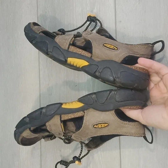 Keen Womens Outdoor Hiking Sandals Shoes sz 9