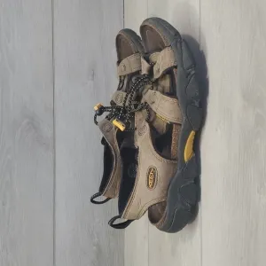 Keen Womens Outdoor Hiking Sandals Shoes sz 9