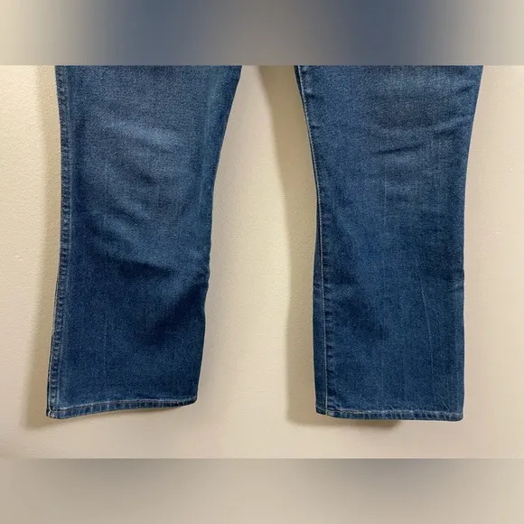 Khaite The Benny Crop Flare Jeans in Mid-Wash Blue - 29‎