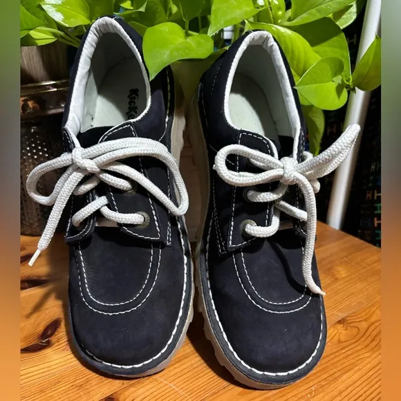 Kickers- Womens Navy Derbies