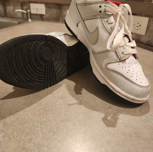 Kids White and Red Sneakers Nike Dunk Low GS &quot;Year of the Dragon&quot; edition. 7Y